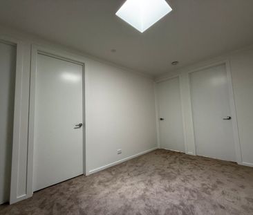 Modern Family Home in Wollert with 4 Bedrooms - Photo 3