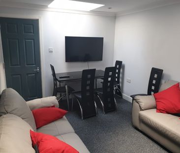 6 Bed Terraced House, Junction Road, RG1 - Photo 1