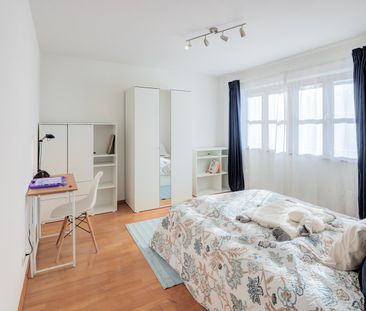 Family-friendly semi-detached house with garden - Photo 4