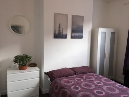 3 bedroom flat to rent - Photo 2