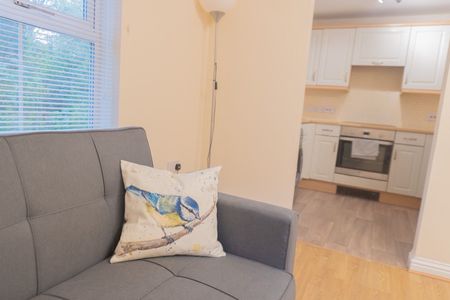 2 Bed Flat, Craven Street, SO14 - Photo 3