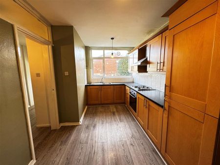 3 bedroom end of terrace house to rent - Photo 2