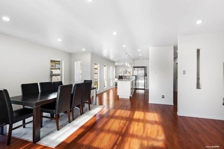 A Sunny 5 bedroom house in Flatbush - Photo 2