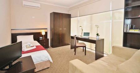 Room 5 (Non Ensuite) - Photo 4