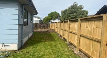 Charming 2BR Home (stand alone) - Photo 3