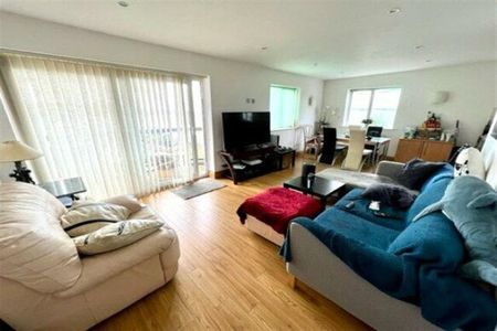 Pacific Close, SO14 - Photo 2