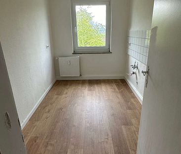 Bezugsfertige 2-Raum-Wohnung mit Balkon im Kranichfeld! - Photo 1