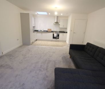 The Broadway, Haywards Heath, RH16 - Photo 6