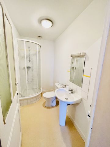 Location Appartement 3 pièces 60m² CHATELLERAULT 86100 - Photo 2