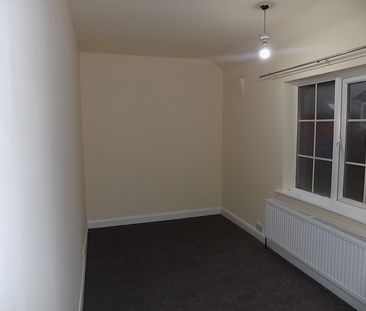 2 BUXTON ROAD - Photo 3