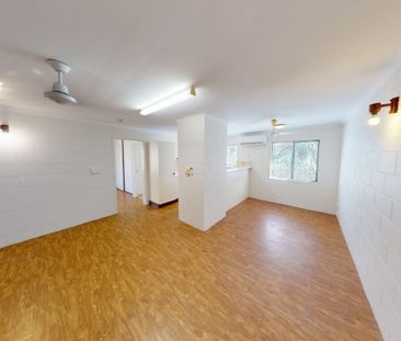 CHARMING APARTMENT IN PRIME LOCATION! - Photo 1