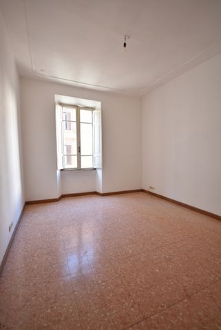 Luminoso trilocale in affitto nel cuore del Centro Storico di Roma – Via Palermo - Photo 4