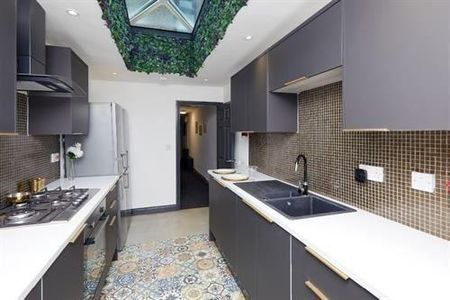 4 bedroom terraced house to rent - Photo 5