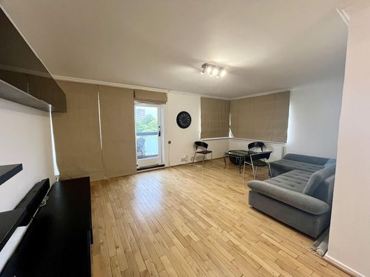 3 bedroom flat to rent - Photo 1