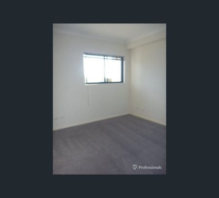 42/2 Stockton Bend, Cockburn Central, WA 6164 - Photo 2