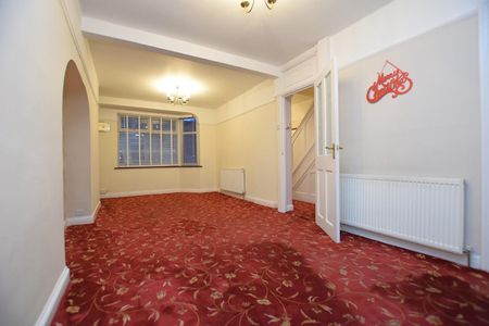 Gresham Drive, Romford, RM6 - Photo 4