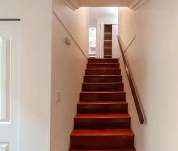 Unfurnished and Updated Dundarave Home - Photo 3