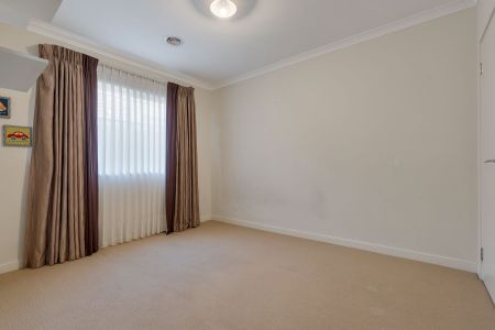 Bright & Spacious! - Photo 4