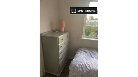Light room in shared apartment in Artane, Dublin - Photo 2