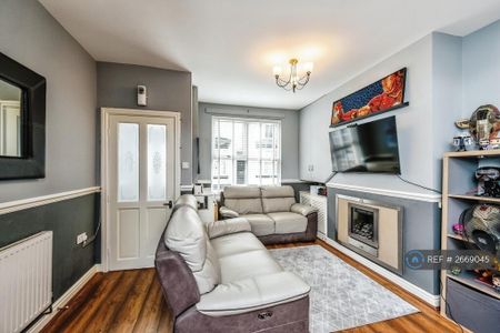 2 bedroom terraced house to rent - Photo 2