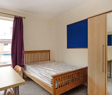 Fantastic 4 bedroom property - Photo 3