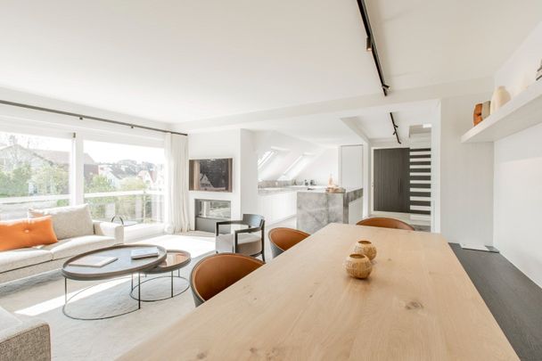 Prachtig gemeubeld duplex-appartement nabij het Dominicanenkerkje, het Albertplein en de Zeedijk! - Foto 1