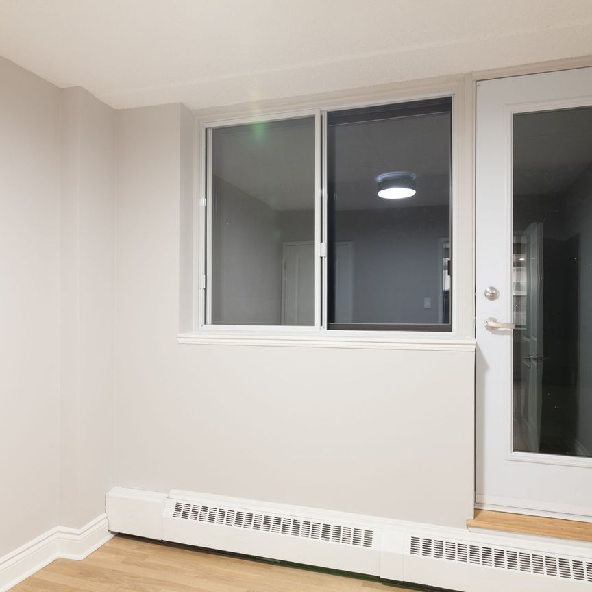 4800 Maisonneuve Blvd W - Photo 1