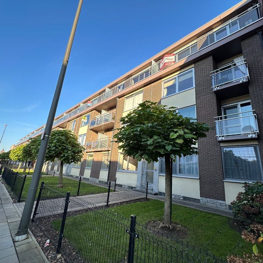 Gerenoveerd appartement met terras, garage en 2 slaapkamers in Tongeren - Photo 1