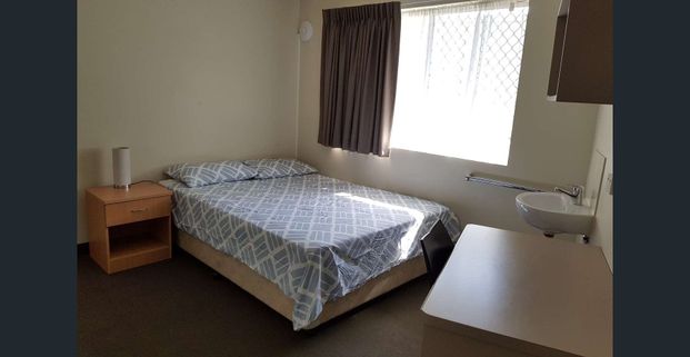 Double Room | Rent Includes Electricity, WiFi & Water | Bus Stop @ Front Door. - Photo 1