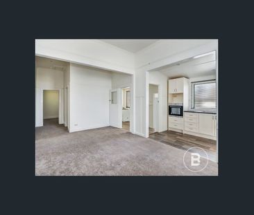 THREE BEDROOM CENTRALLY LOCATED COTTAGE - Photo 1