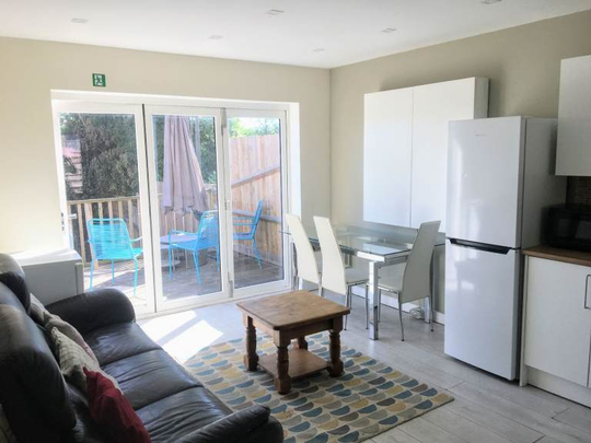 1 bedroom in a house share to rent - Photo 1