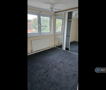 3 bedroom maisonette to rent - Photo 2