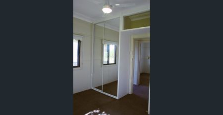 Charming 2-Bedroom House in Horsley Park - Photo 2