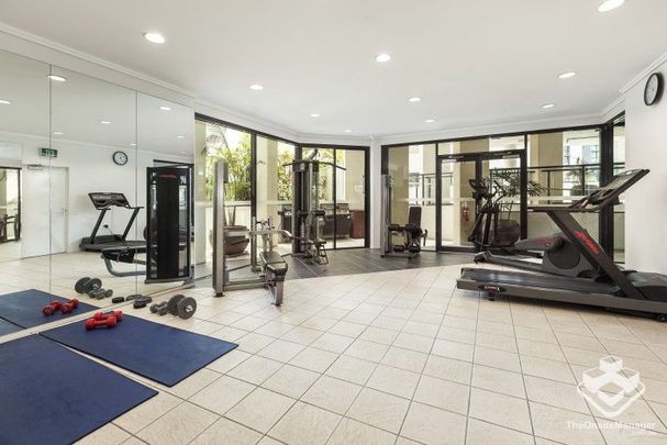 Fully Furnished & Renovated 2 Bedroom 2 Bathroom Apartment in the Heart of City - Photo 1