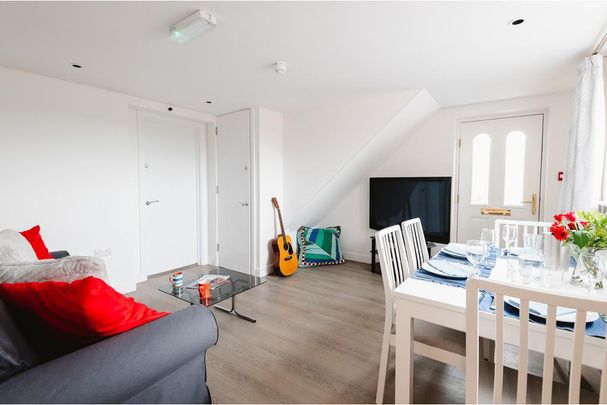 1 bedroom in a house share to rent - Photo 1