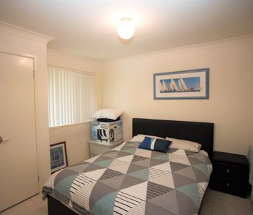 Fully furnished waterfront home in Bundabah for rent - Photo 2