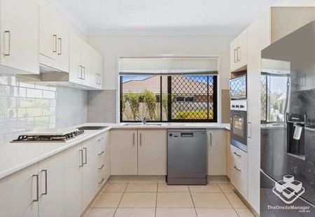 Stylish & Spacious Townhouse inthe Highly Sought-After âStillbrookâ Estate - Photo 5
