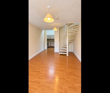 1 Bed Terraced House, Elgar Close, E13 - Photo 1