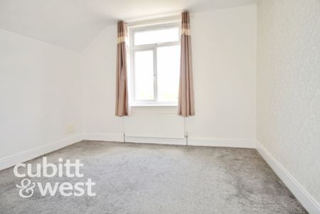 4 bedroom detached house to rent - Photo 4