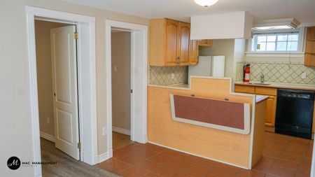 Lower Unit - Photo 3