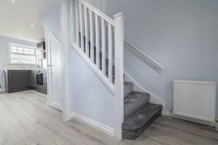 3 bedroom semi-detached house to rent - Photo 3