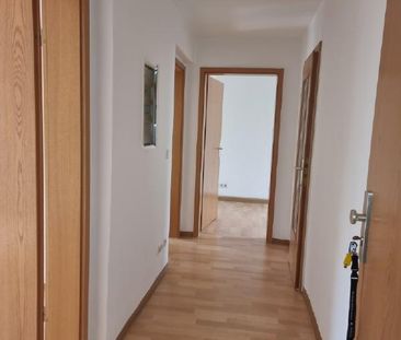 Schmucke Dreiraumwohnung mit Balkon in Weida! - Photo 1