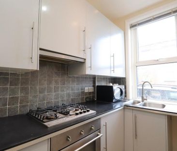 3 bedroom end of terrace house to rent - Photo 3