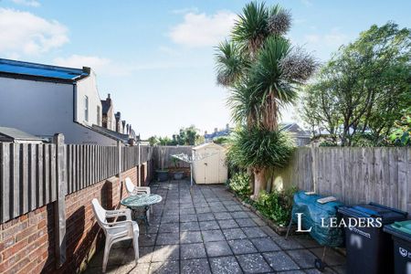 3 bedroom terraced house to rent - Photo 4