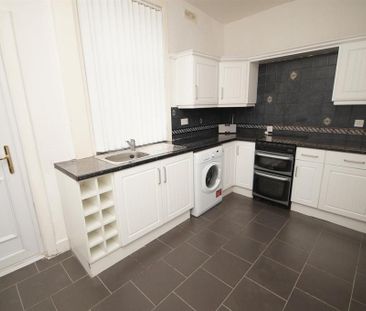 2 bedroom end of terrace house to rent - Photo 4