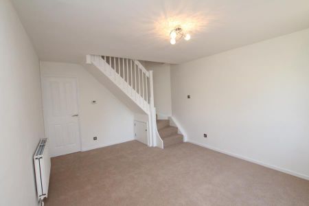 2 bedroom terraced house to rent - Photo 4