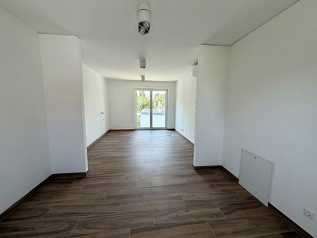 Moderne Doppelhaushälfte mit Eigengarten - 4 Zimmer, 2 Bäder, Terrasse, Carport - Foto 2