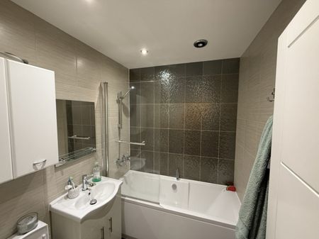 2 bed Terraced - To Let - Photo 2