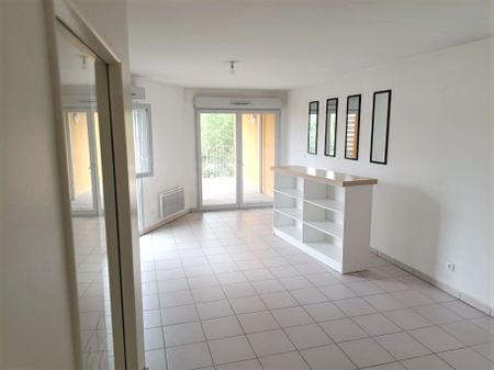 Toulouse 31200 Quartier Bonnefoy SANS FRAIS AGENCE Agréable T3 Récent de 65.90 m² en dernier étage avec Terrasse couverte de 8.60m² , place de parking sous sol - Photo 4