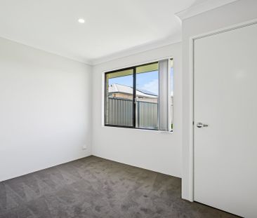 Modern Appeal in a Serene Setting. - Photo 3